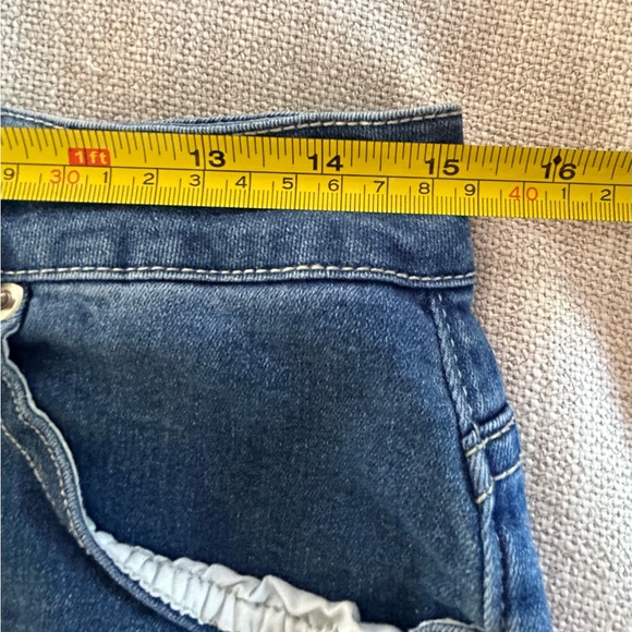 Women’s Denim Distressed Cuffed Shorts. Size Medium - Picture 6 of 8